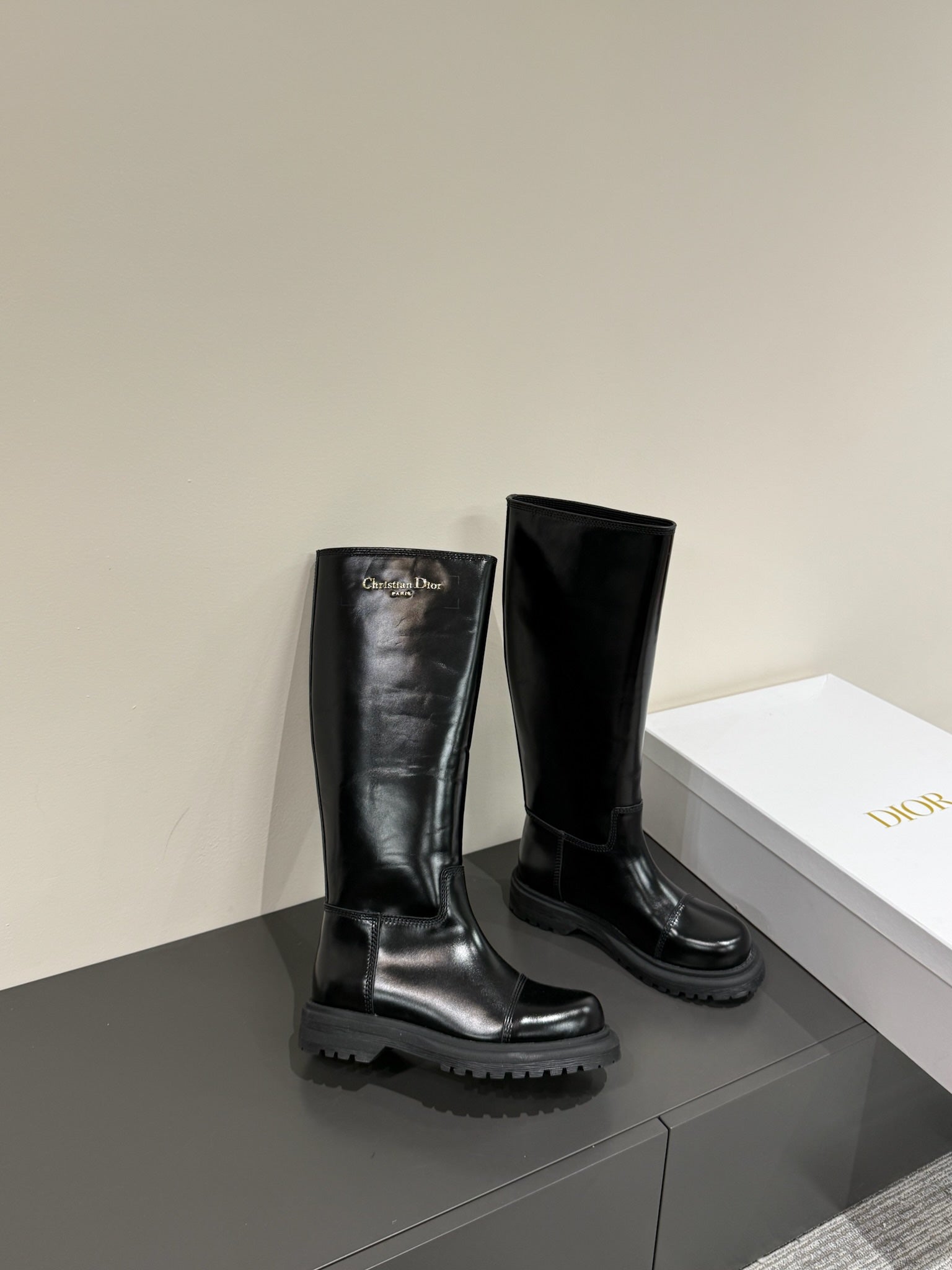 DIOR D-TOWN BOOTS IN BLACK PATENT CALFSKIN