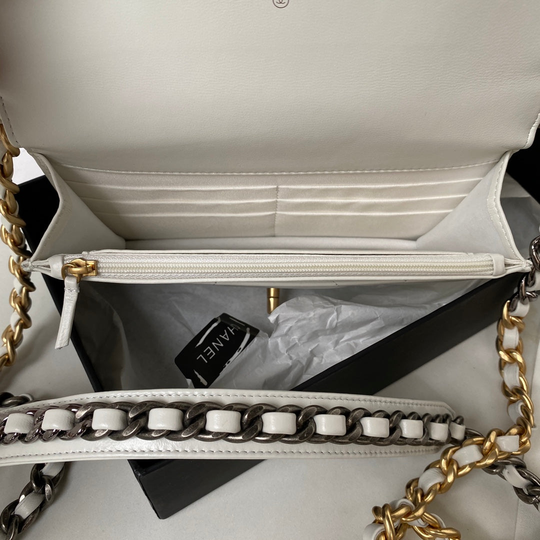 CHANEL 19 WOC 19CM WHITE LAMBSKIN GOLD HARDWARE