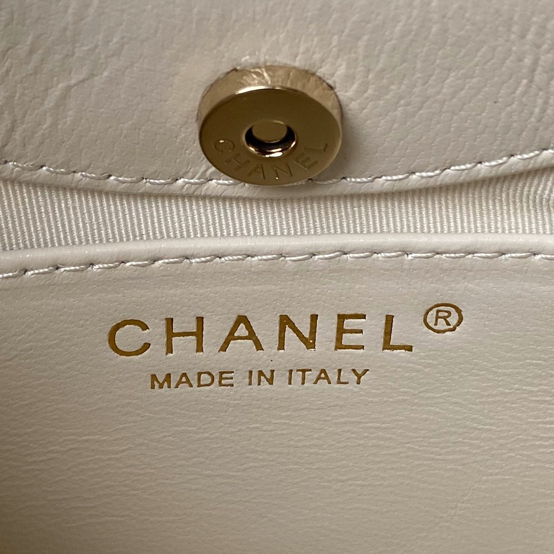 CHANEL 25S TOP HANDLE 20 CM IN CREAM WHITE LAMBSKIN