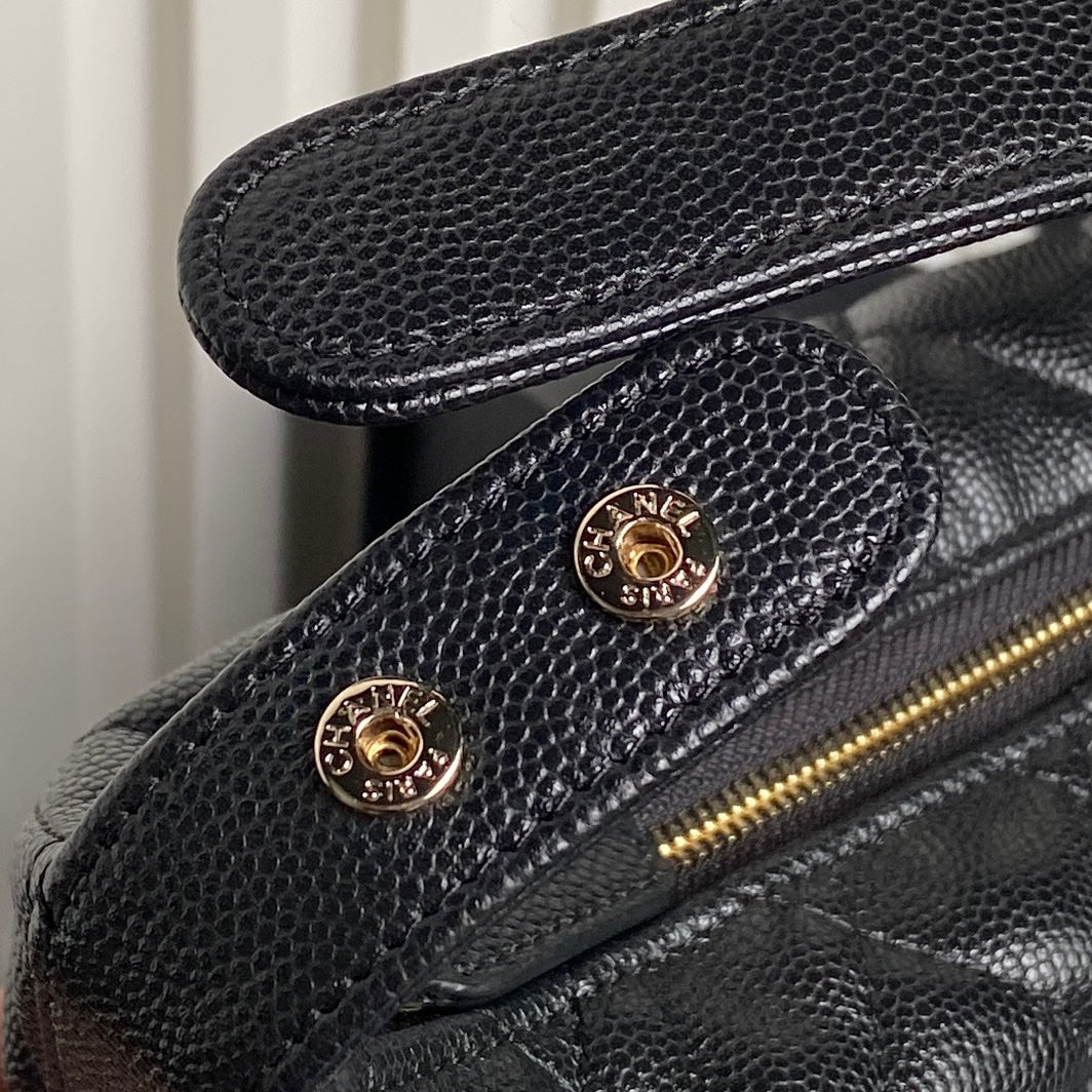 CHANEL HOBO BAG 21 IN BLACK GRAINED CALFSKIN GOLD HARDWARE
