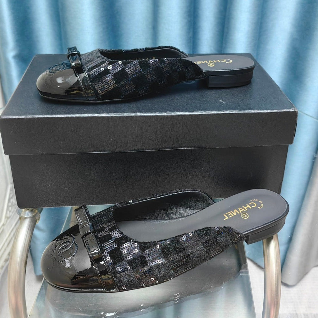 CHANEL MULE IN BLACK SATIN AND LAMBSKIN