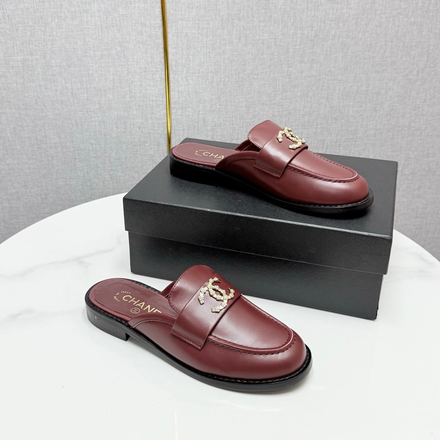 CHANEL FLAT MULE 25S IN DARK RED CALFSKIN STYLE 10