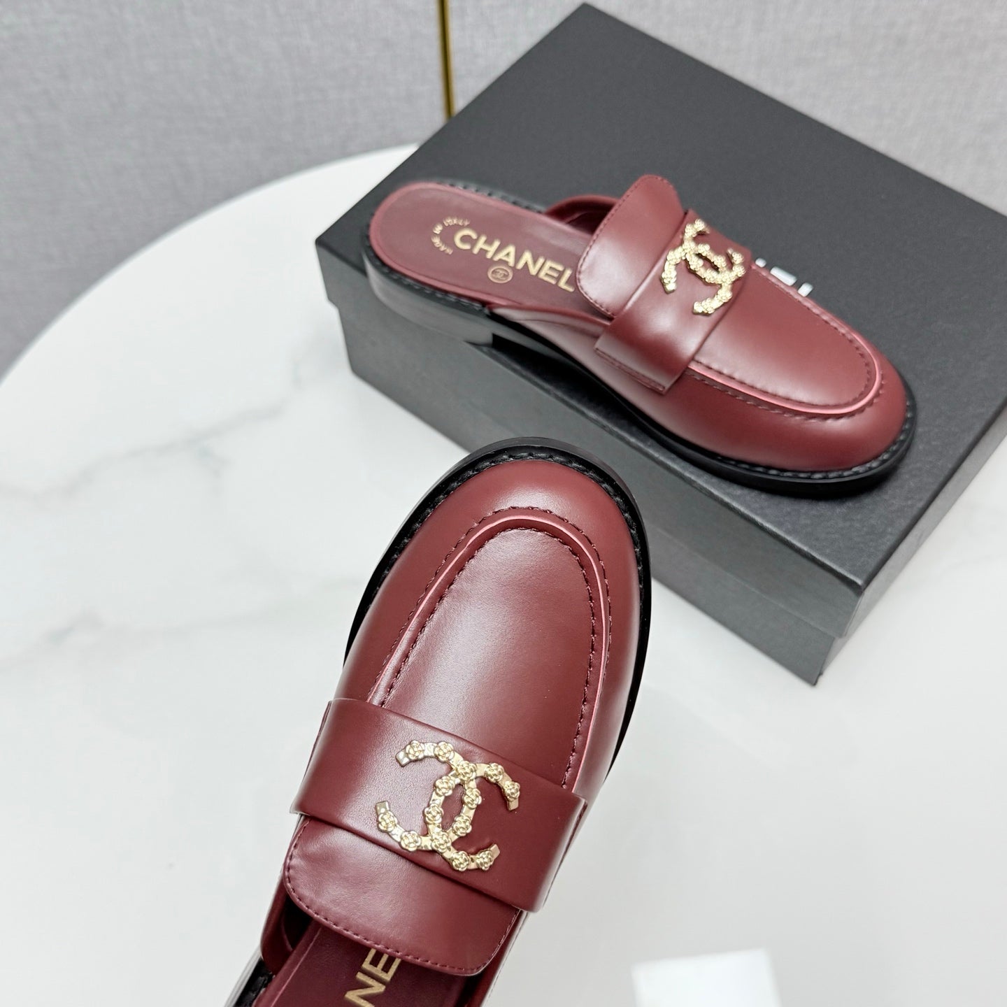 CHANEL FLAT MULE 25S IN DARK RED CALFSKIN STYLE 10