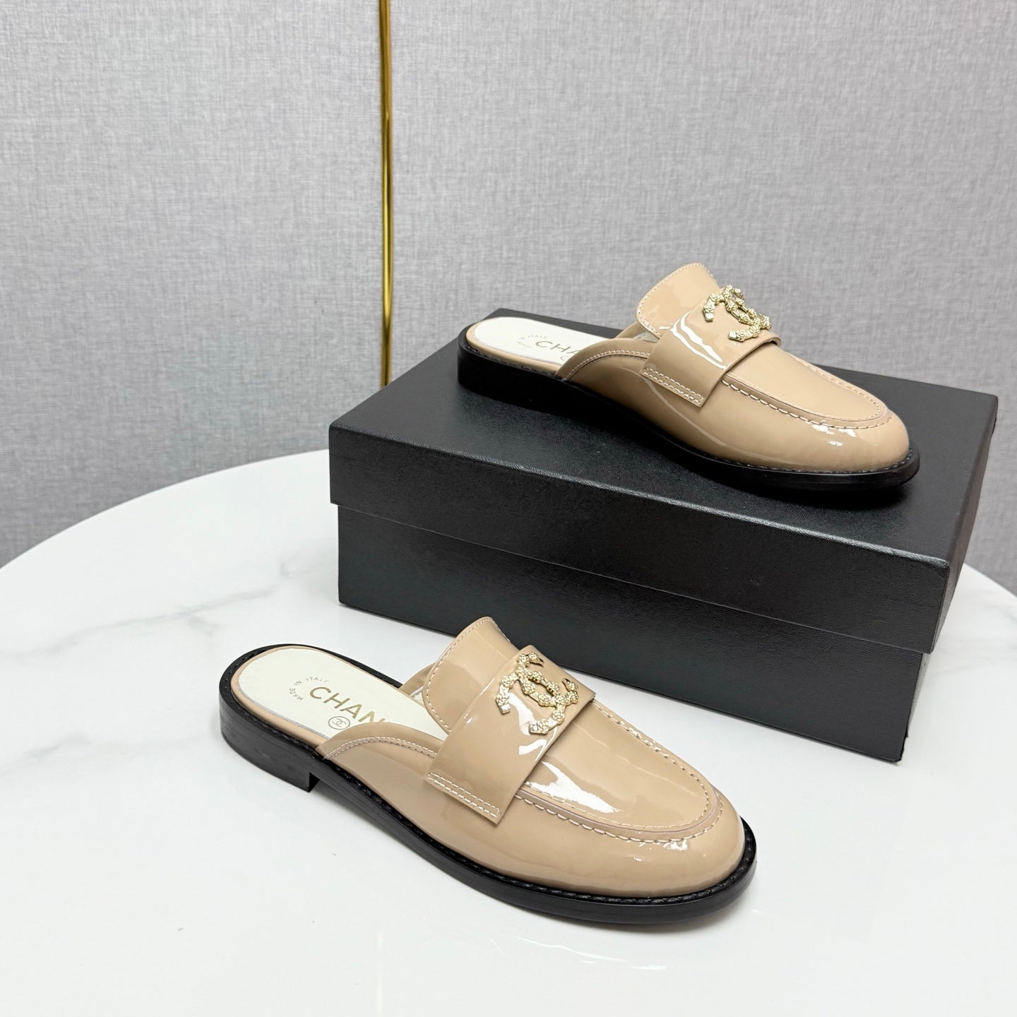 CHANEL FLAT MULE 25S IN LIGHT BEIGE CALFSKIN STYLE 9