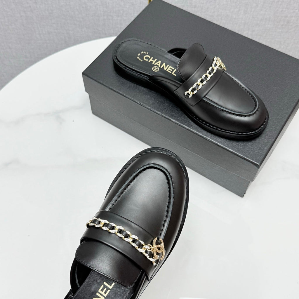 CHANEL FLAT MULE 25S IN BLACK CALFSKIN STYLE 2