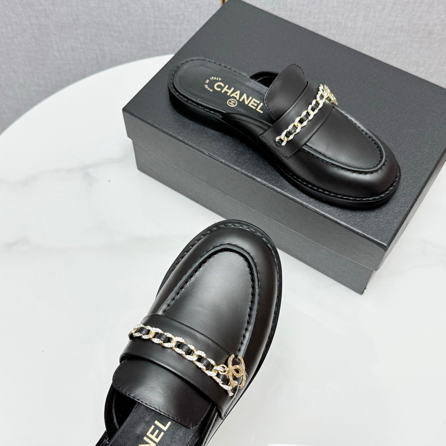 CHANEL FLAT MULE 25S IN BLACK CALFSKIN STYLE 2