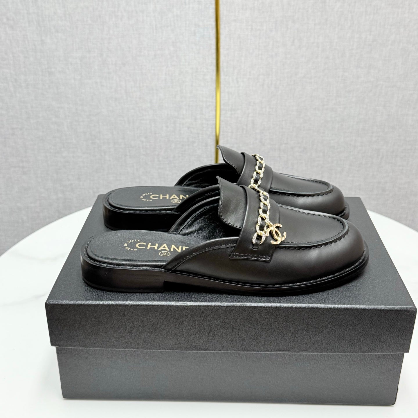 CHANEL FLAT MULE 25S IN BLACK CALFSKIN STYLE 2