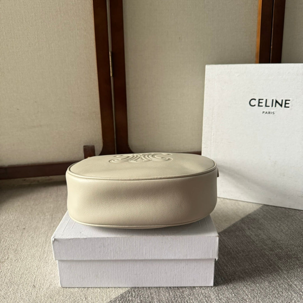 CELINE SMALL HELOÏSE BAG CUIR 22 IN WHITE CALFSKIN EMBOSSED LOGO