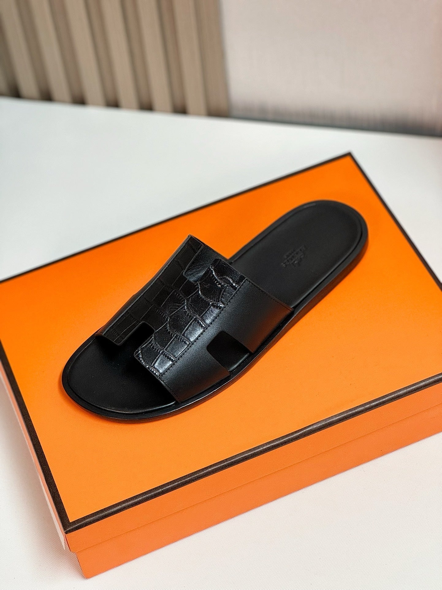 HERMES IZMIR SANDAL BLACK LAMBSKIN WITH PATTERNS
