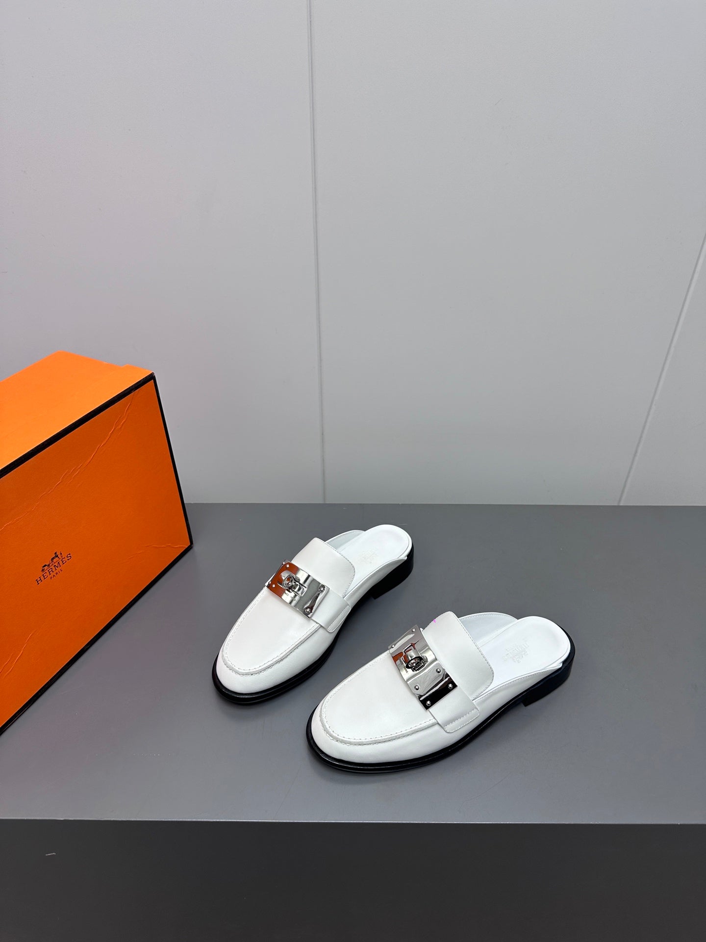 HERMES 0Z MULE IN WHITE LAMBSKIN