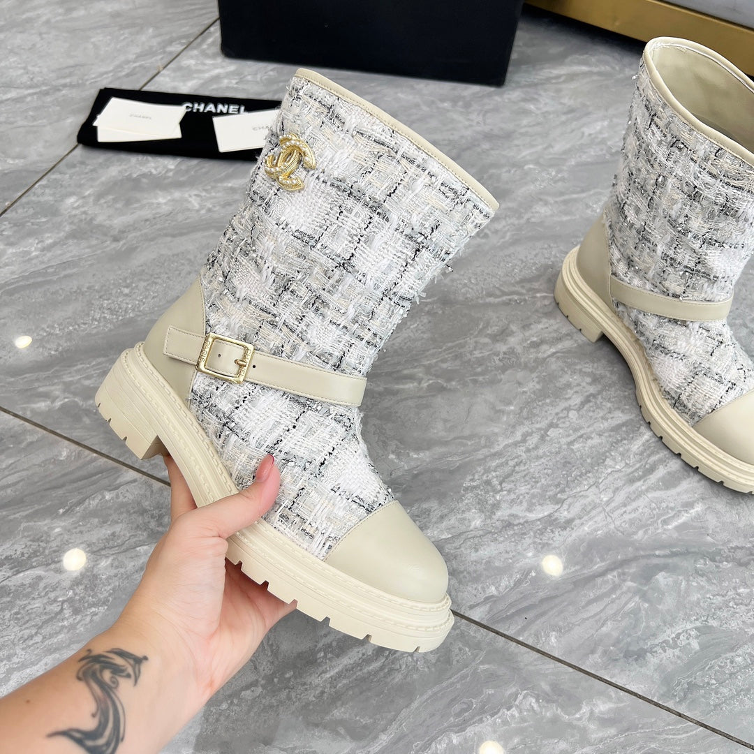 CHANEL 25S MID-CALF BOOTS 45MM IN BEIGE CALFSKIN AND WHITE TWEED GOLD HARDWARE