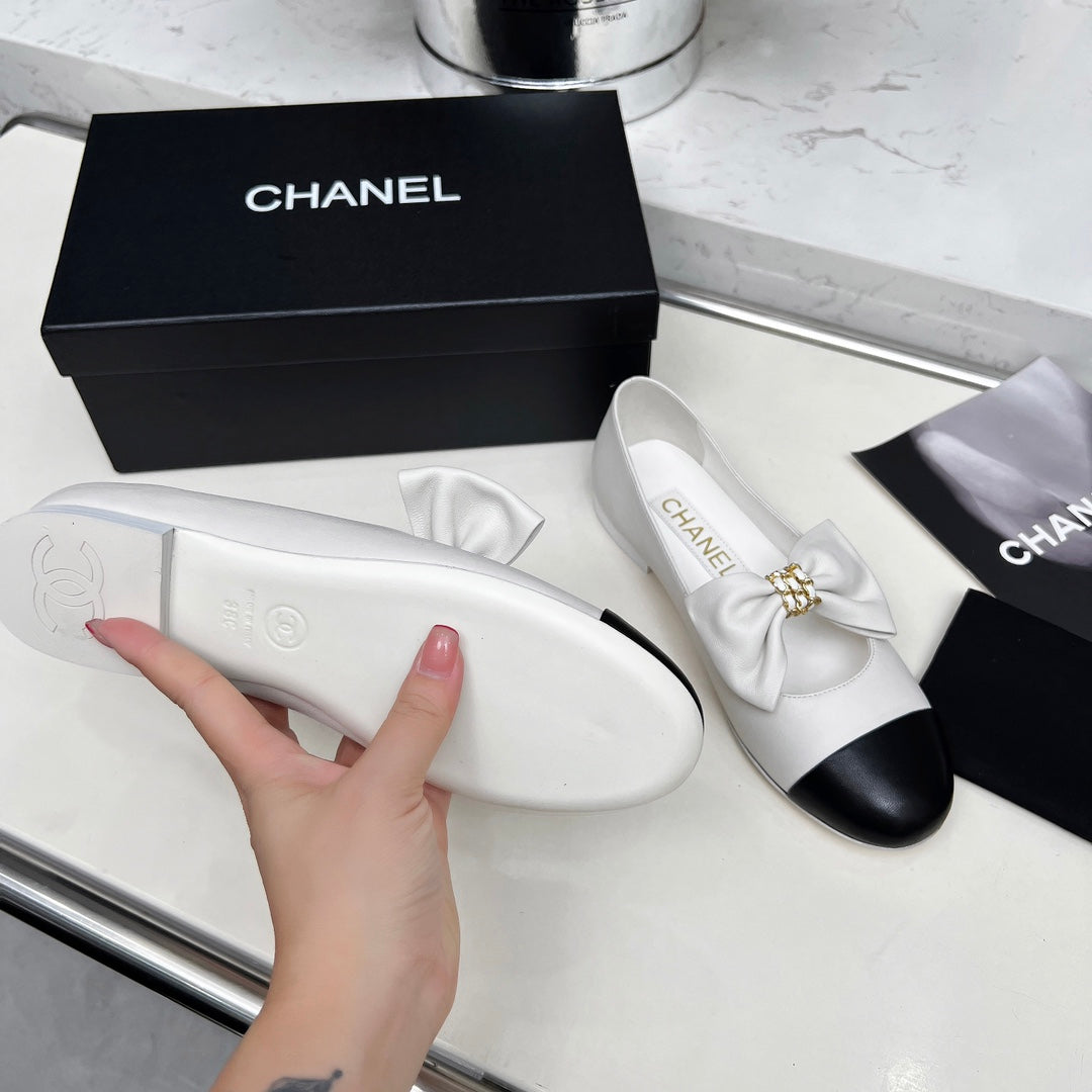 CHANEL 25S MARY JANES IN WHITE MIX BLACK CALFSKIN WITH BOW GOLD HARDWARE