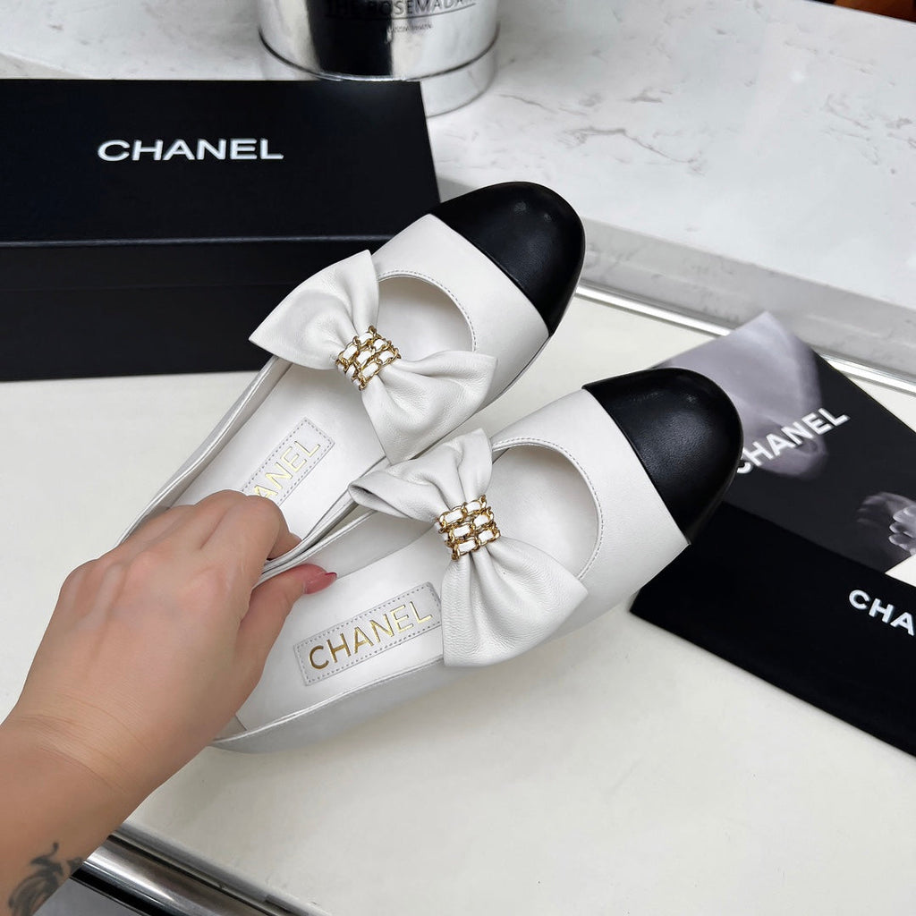 CHANEL 25S MARY JANES IN WHITE MIX BLACK CALFSKIN WITH BOW GOLD HARDWARE