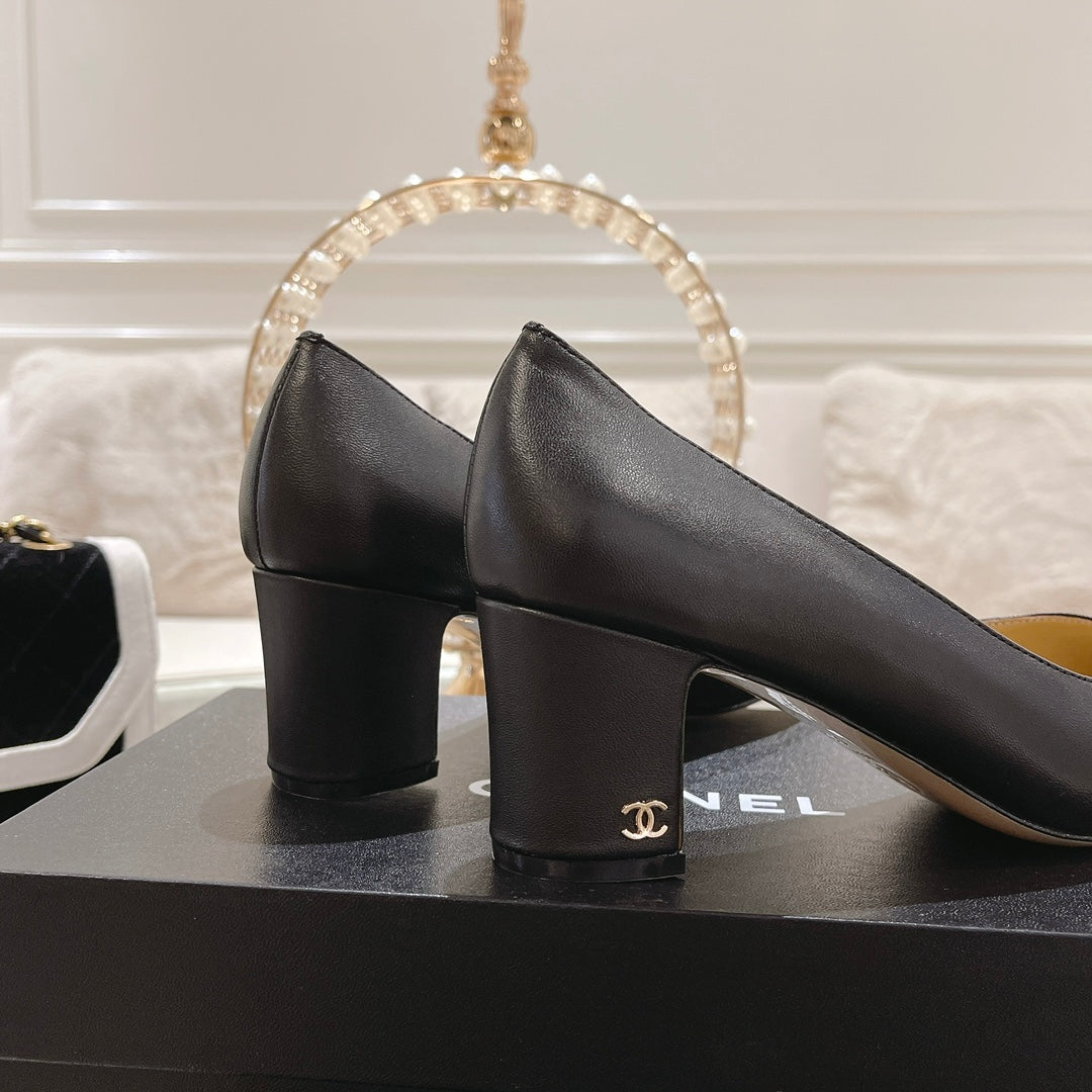 CHANEL pump 6.5 black lambskin