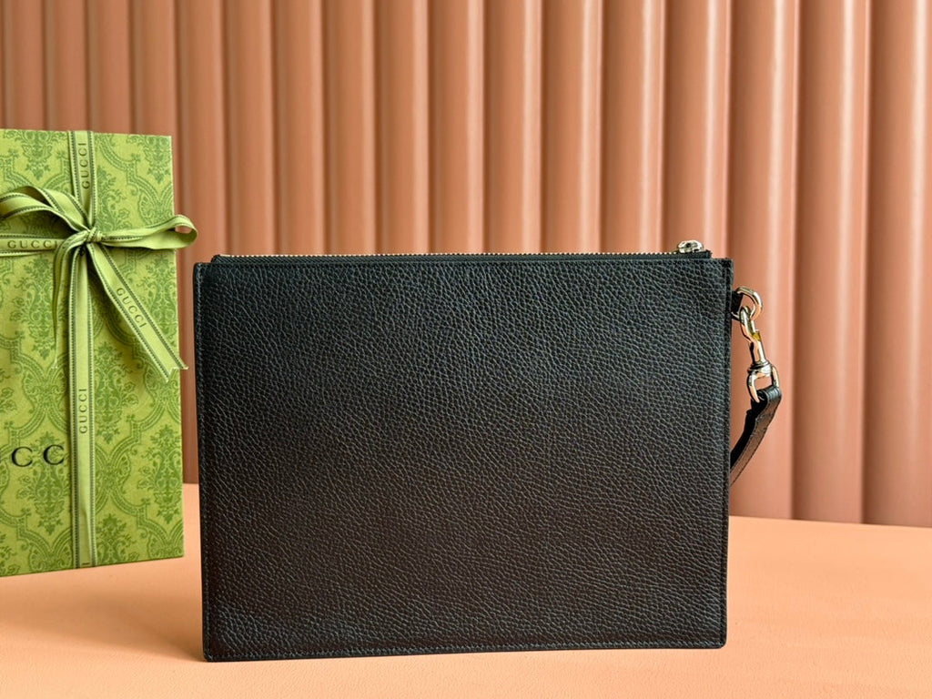 GUCCI POUCH 28 IN BLACK SMOOTH CALFSKIN INLAID LOGO