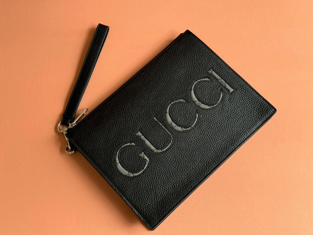 GUCCI POUCH 28 IN BLACK SMOOTH CALFSKIN INLAID LOGO