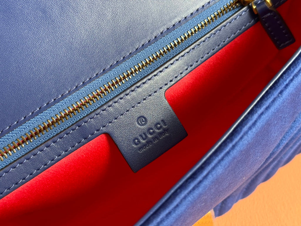 GUCCI 25S  MARMONT 26 CM IN DARK BLUE VELVET WITH GOLD HARDWARE