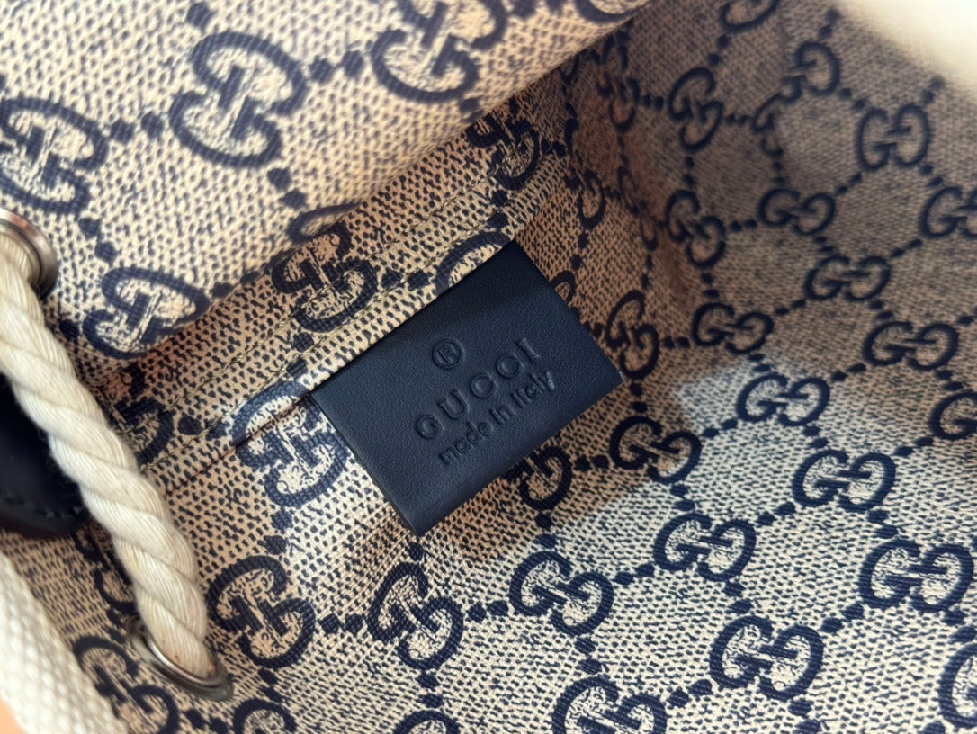 GUCCI DRAWSTRING SHOULDER BAG LOGO PRINT 31 IN WHITE CANVAS DARK BLUE CALFSKIN