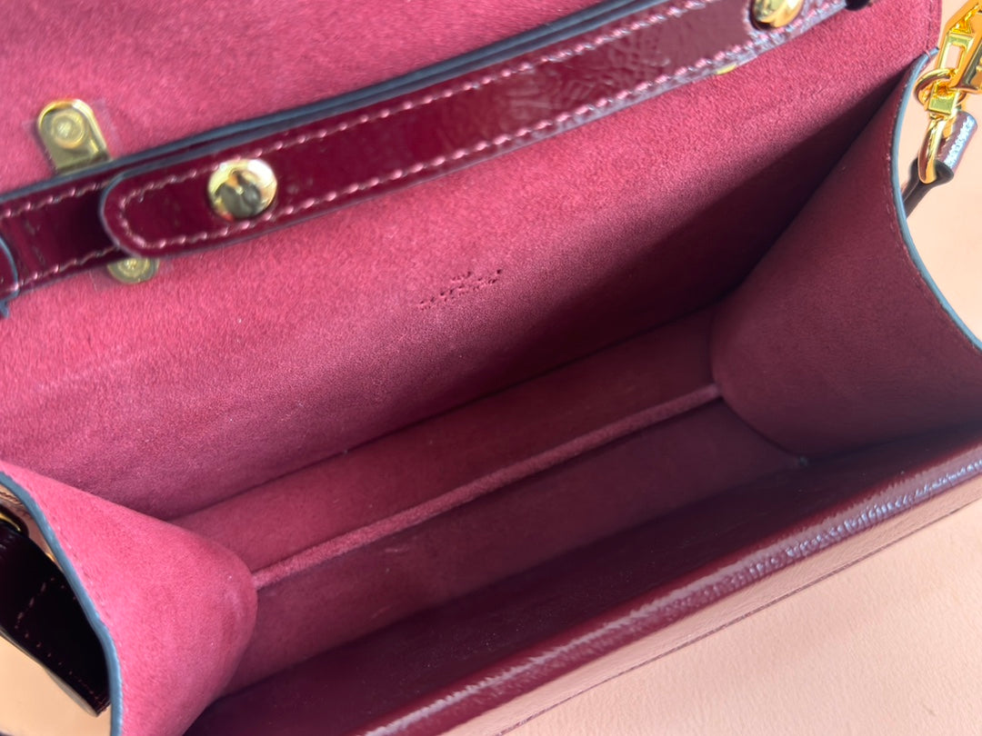GUCCI DIONYSUS MEDIUM SHOULDER BAG 22 IN ROSSO ANCORA RED  GLOSSY LAMBSKIN