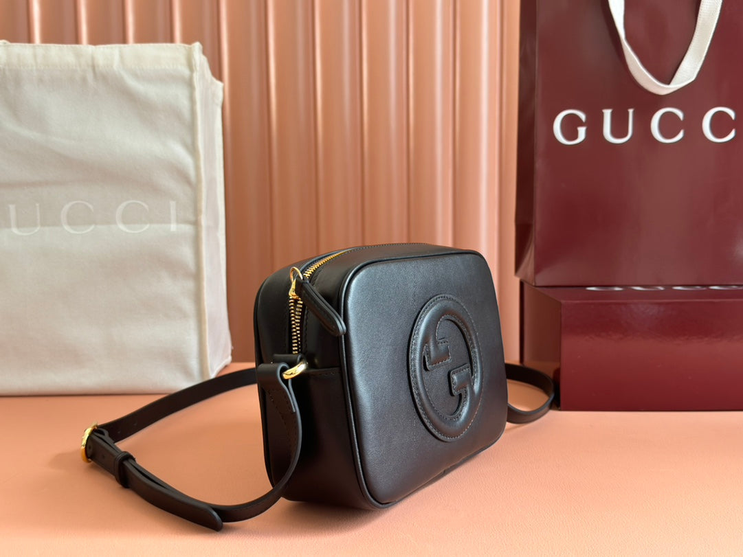 GUCCI BLONDIE SMALL SHOULDER BAG 21 IN BLACK SMOOTH CALFSKIN