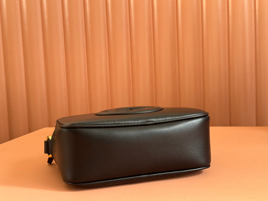 GUCCI BLONDIE SMALL SHOULDER BAG 21 IN BLACK SMOOTH CALFSKIN