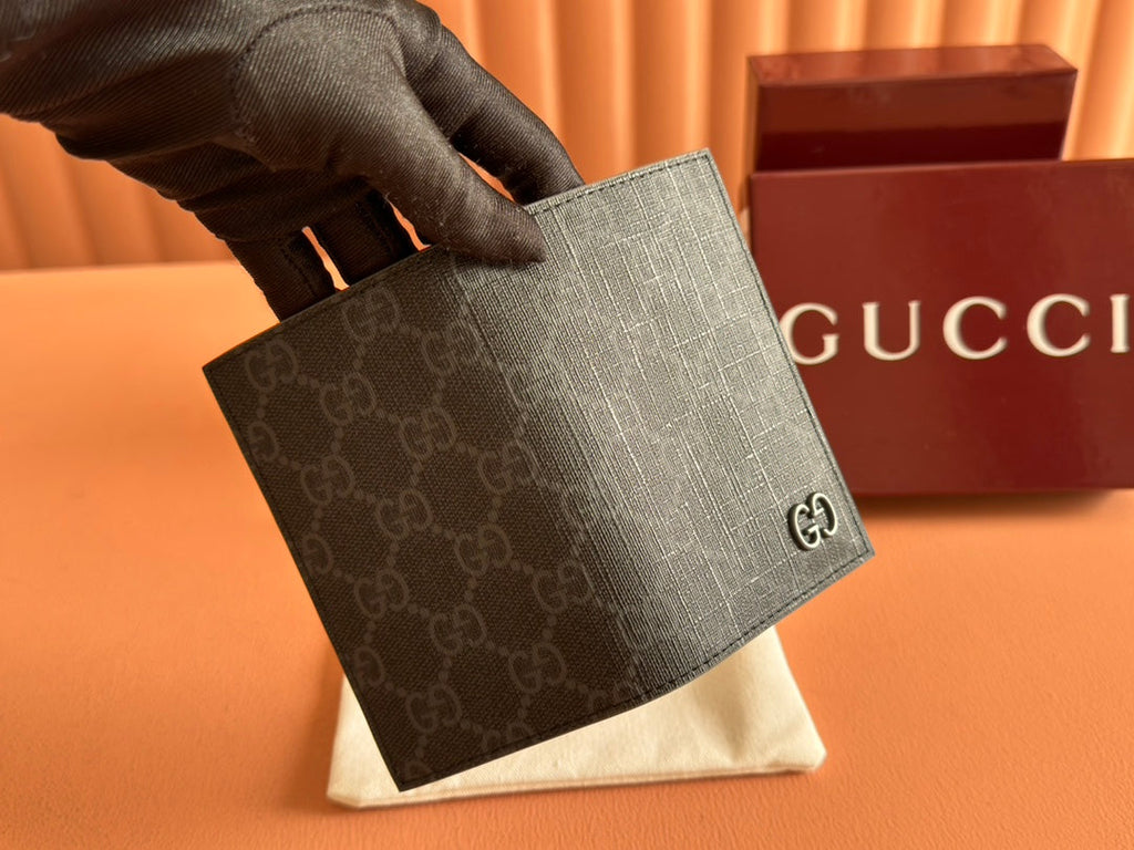 GUCCI INTERIOR  PASSPORT CASE 12 IN GREY CALFSKIN