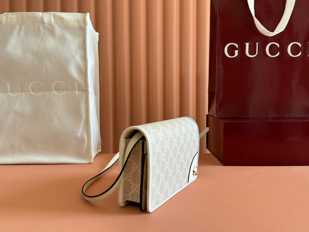 GUCCI EMBLEM WALLET  MONOGRAM 20 IN BEIGE AND WHITE SMOOTH CALFSKIN