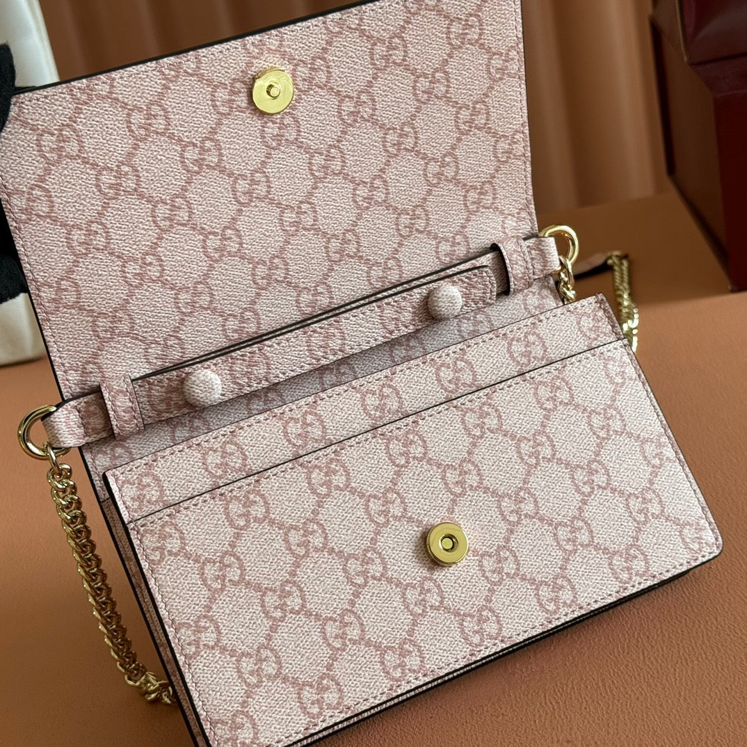 GUCCI EMBLEM WALLET ON CHAIN 20 IN LIGHT PINK SMOOTH CALFSKIN