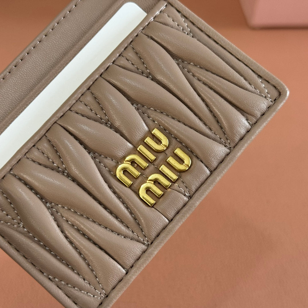 MATELASSÉ NAPPA LEATHER CARD HOLDER TAUPE GRAY