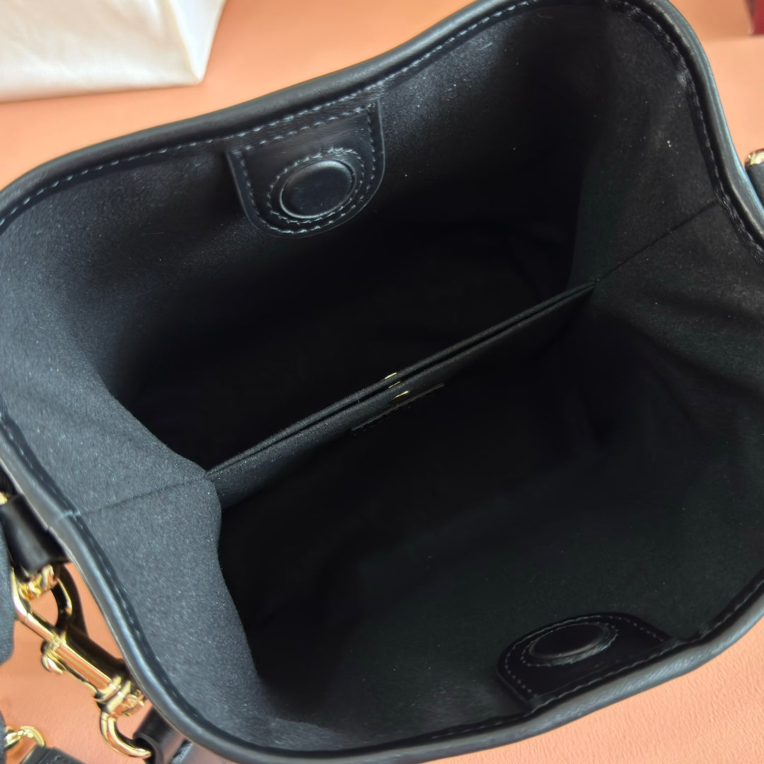 GUCCI 26S HAND BAG 19 IN BLACK CALFSKIN WITH MONOGRAM PATTERN