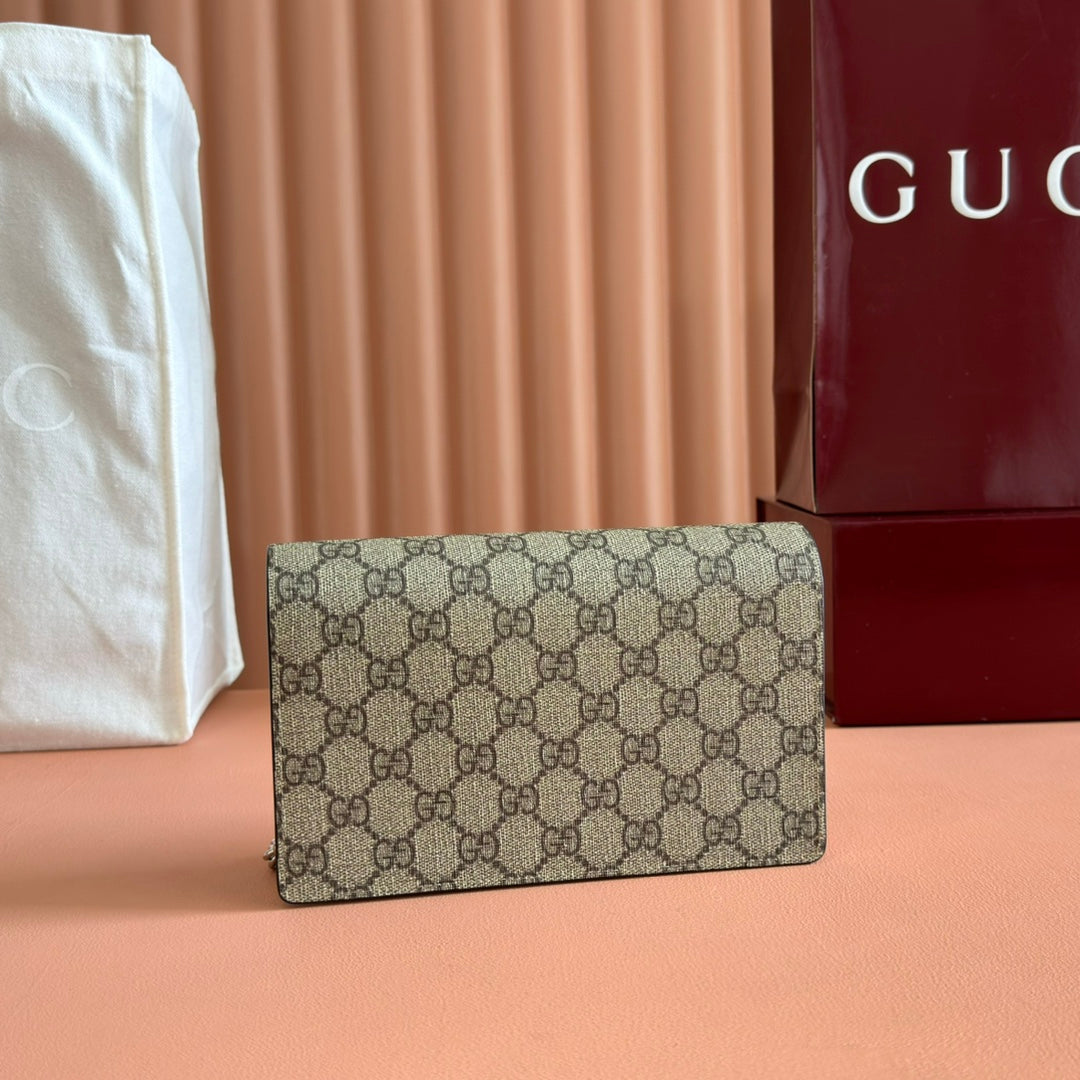 GUCCI MARMONT WALLET ON CHAIN 20 BEIGE AND WHITE IN CALFSKIN