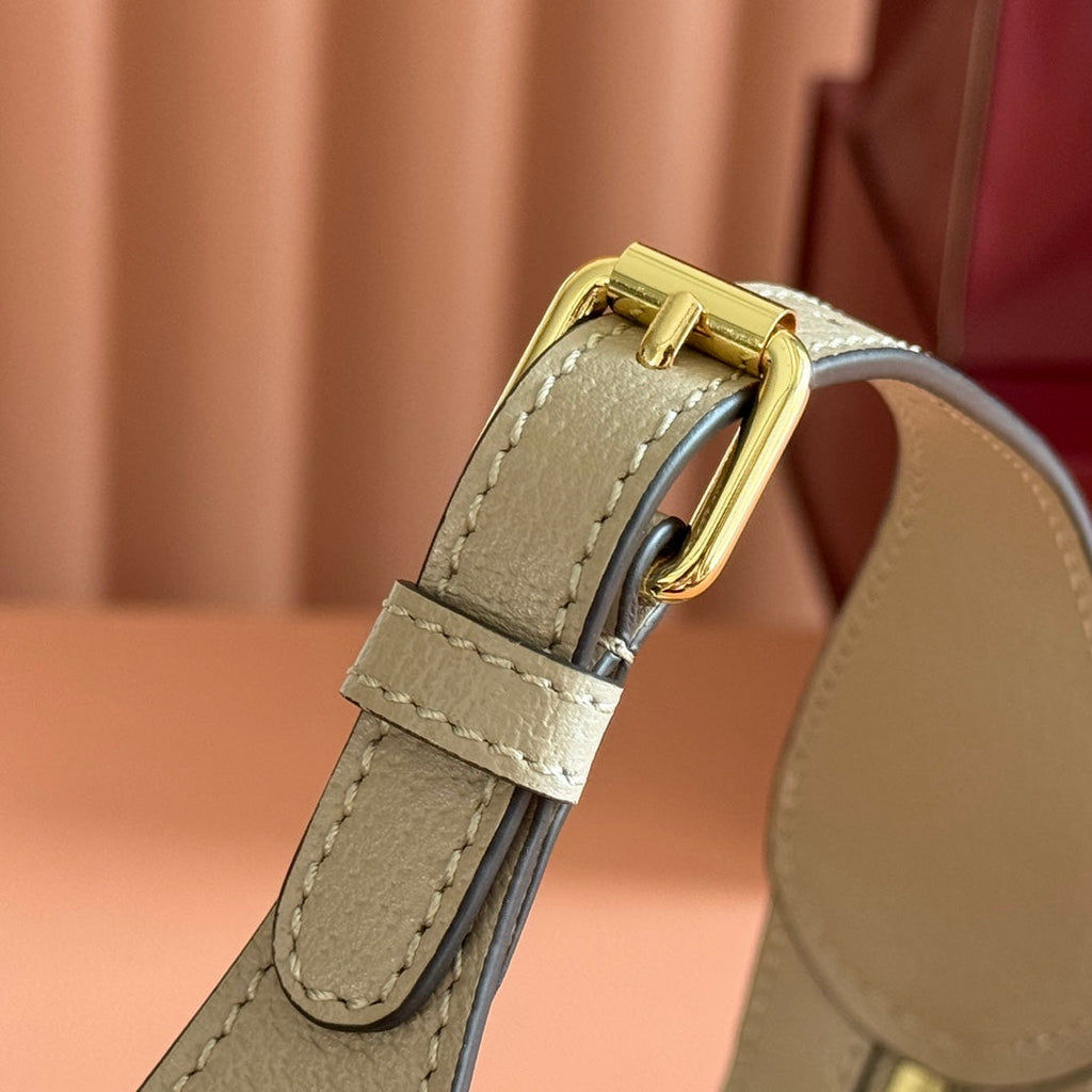 GUCCI SUPREME SHOULDER BAG 22 CREAM IN CANVAS GOLD HARDWARE