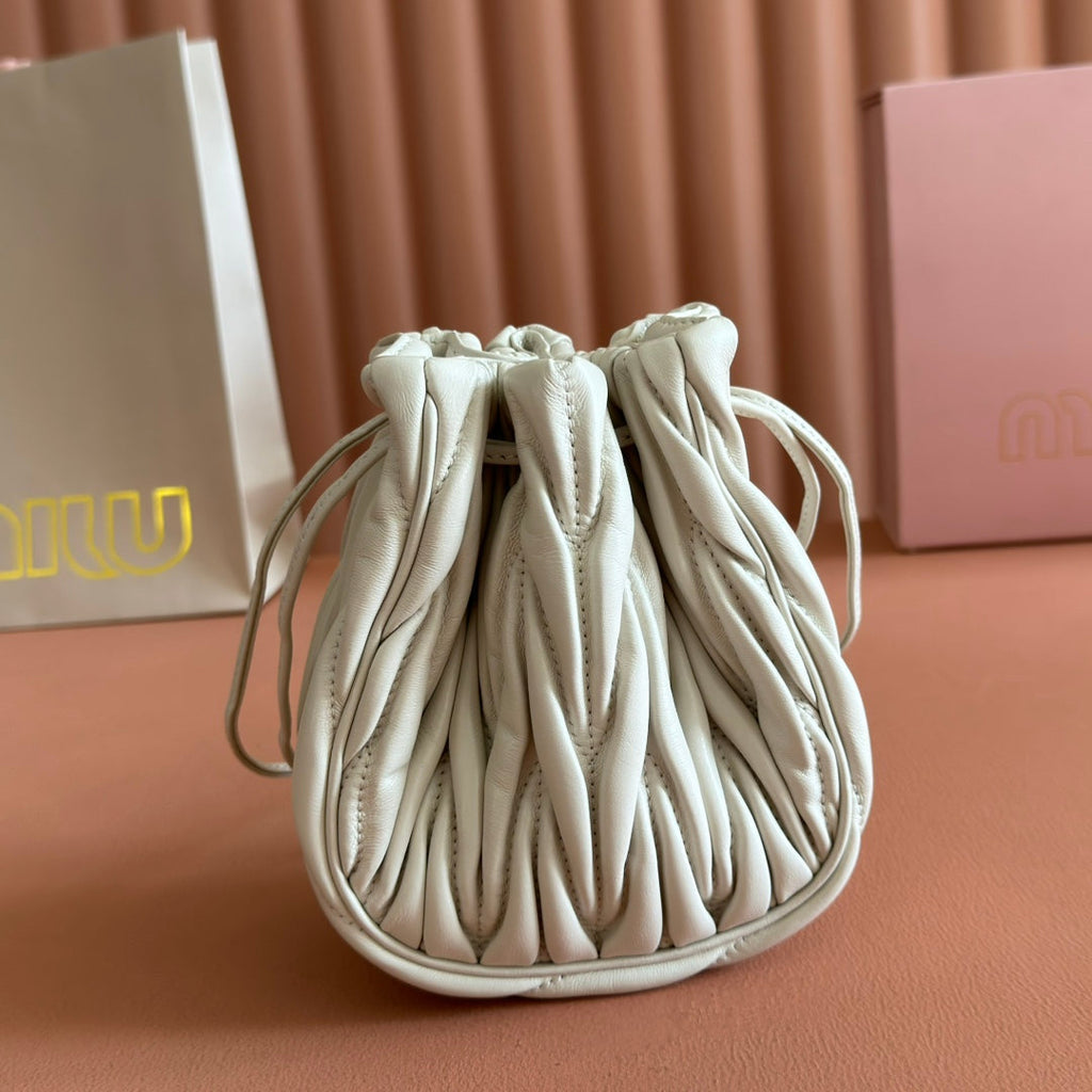 MIUMIU 26S MATELASSE POUCH BAG 16 IN WHITE CALFSKIN GOLD HARDWARE