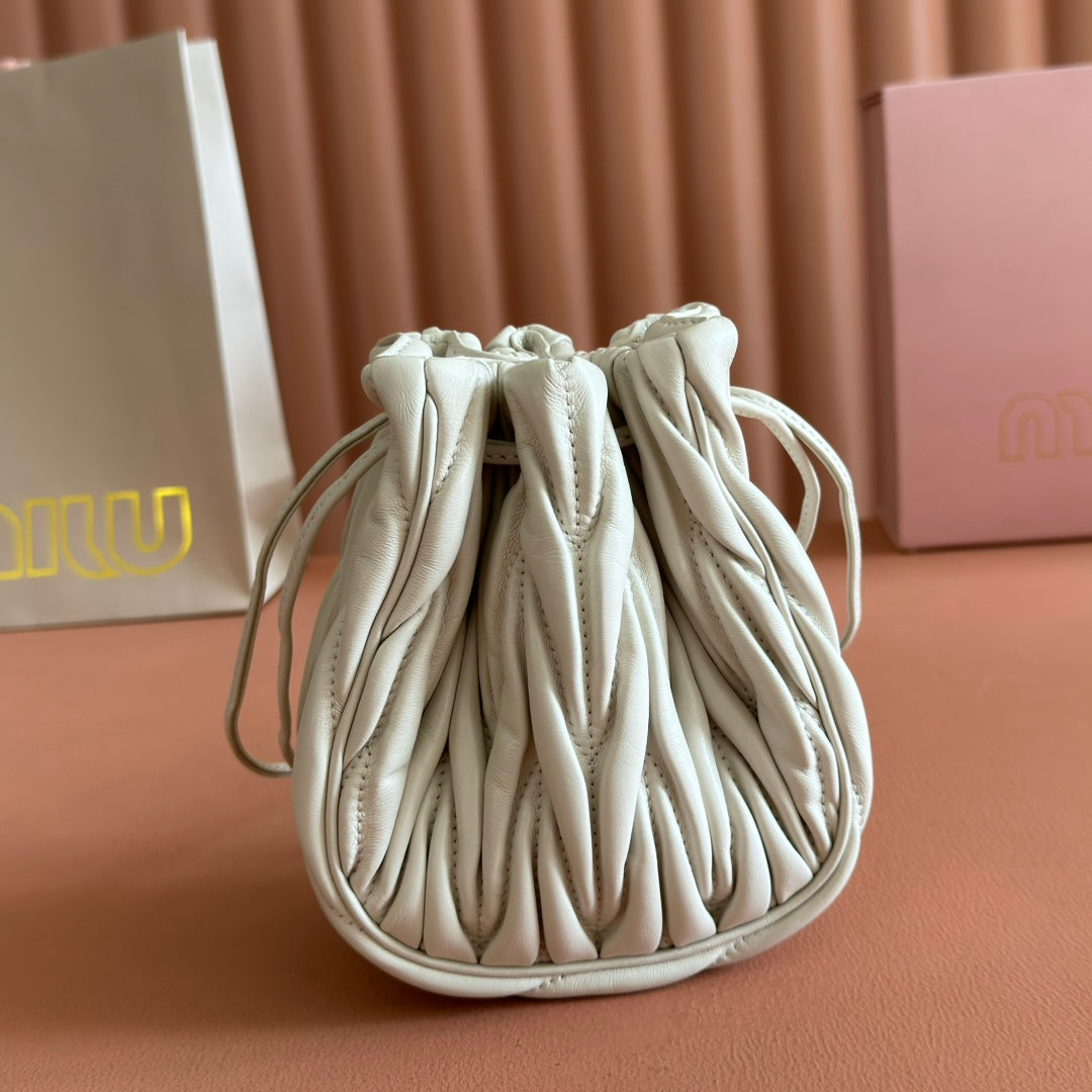 MIUMIU 26S MATELASSE POUCH BAG 16 IN WHITE CALFSKIN GOLD HARDWARE