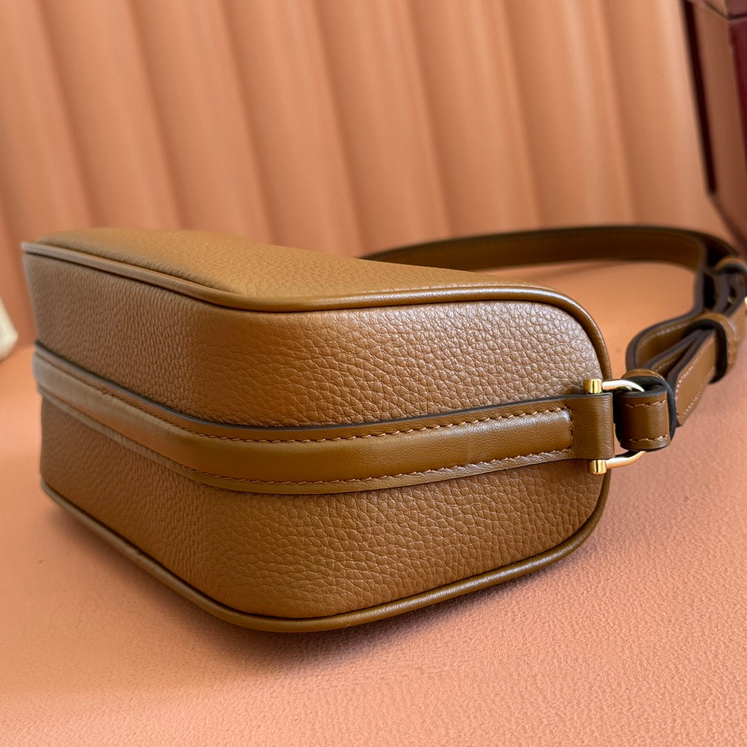 GUCCI 26S SHOULDER BAG 19 IN BROWN CALFSKIN