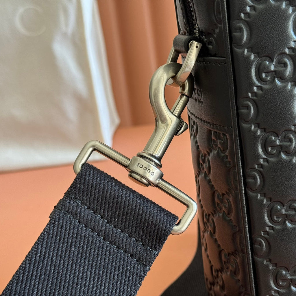 GUCCI 26S EMBLEM DUFFLE BAG 38 IN BLACK EMBOSSED CALFSKIN