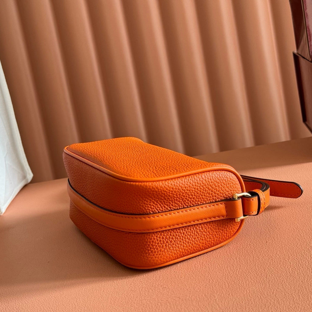 GUCCI 26S SHOULDER BAG 19 IN ORANGE CALFSKIN