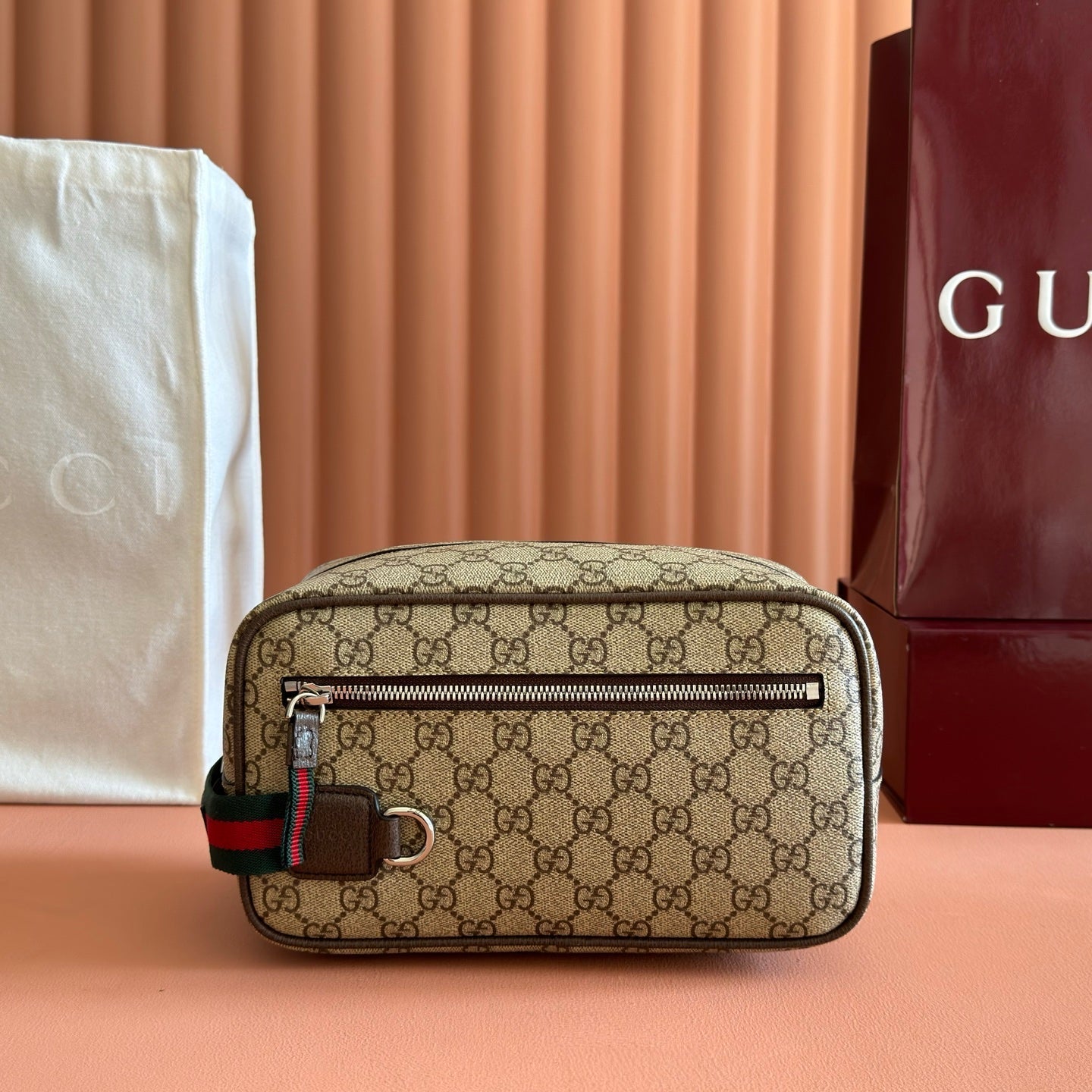 GUCCI 26S  TOILETRY CASE 28 IN DARK BEIGE AND BROWN CANVAS