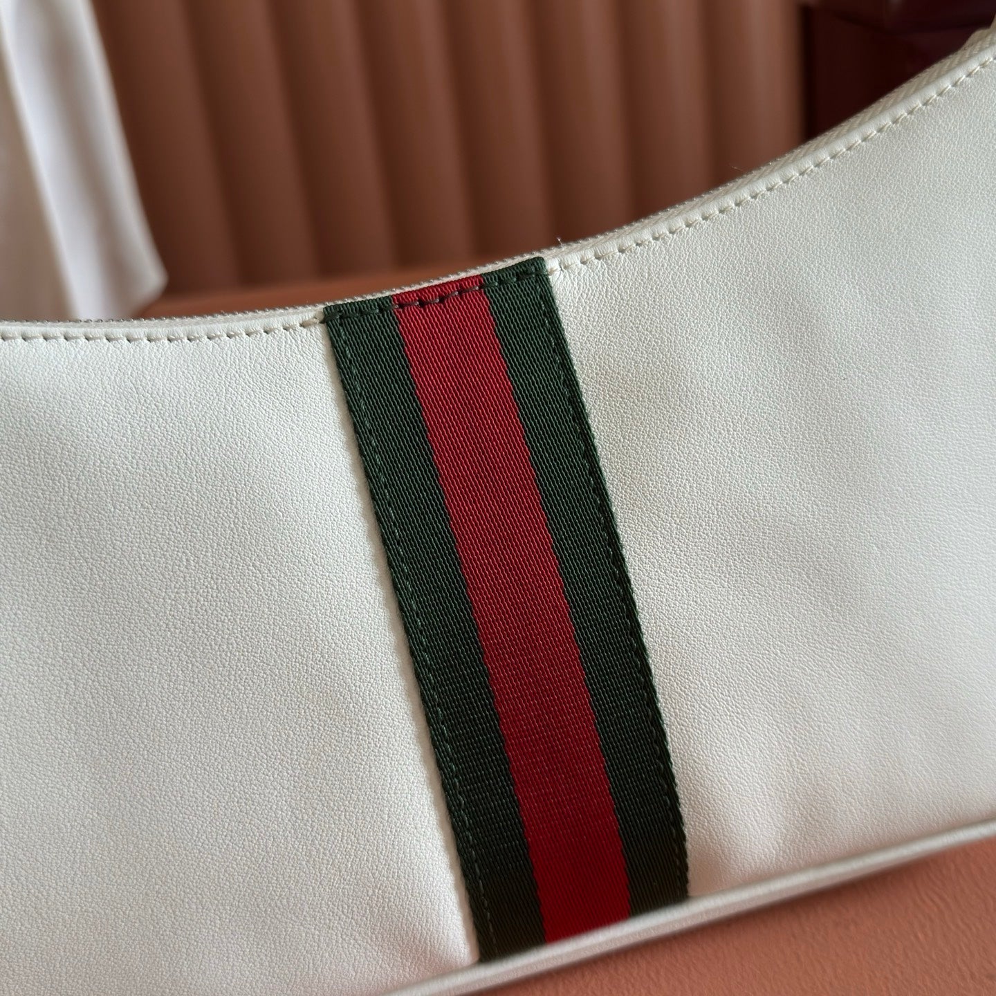 GUCCI 26S LUNETTA SHOULDER BAG 22 IN WHITE CALFSKIN