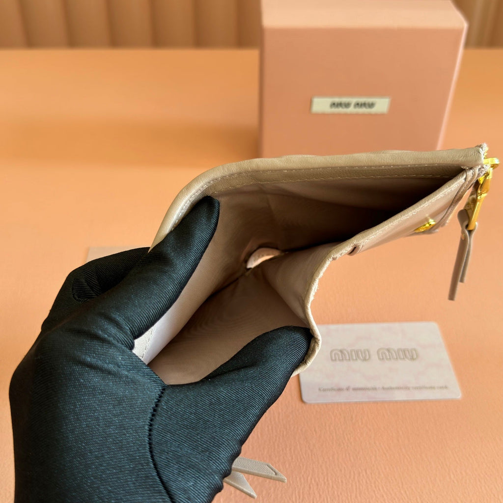 MIUMIU 26S SMALL MATELASSE CARD HOLDER 11 IN LIGHT BROWN CALFSKIN GOLD HARDWARE