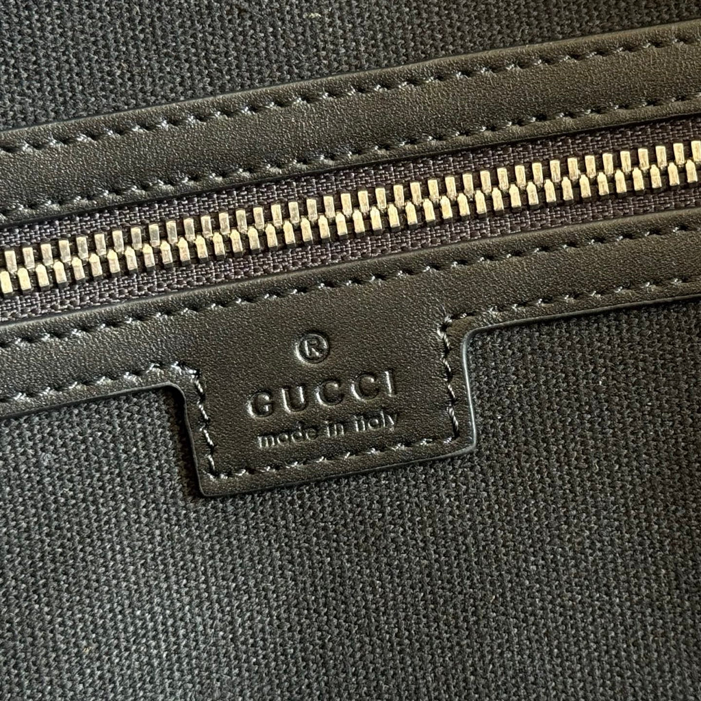 GUCCI 26S EMBLEM DUFFLE BAG 45 IN BLACK EMBOSSED CALFSKIN