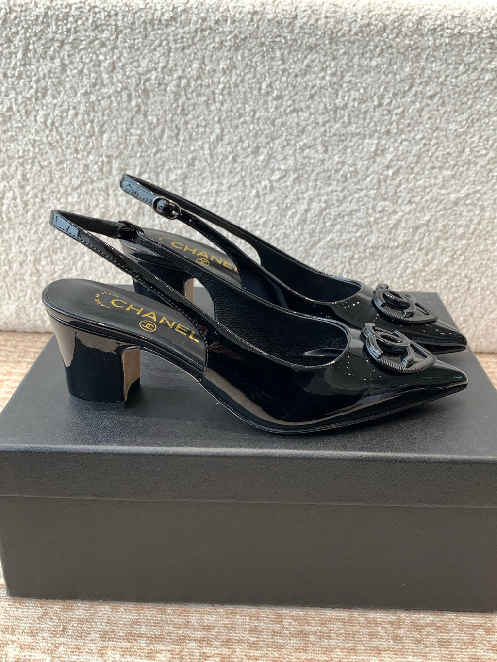 CHANEL MID-HEEL SLINGBACKS IN BLACK PATENT CALFSKIN