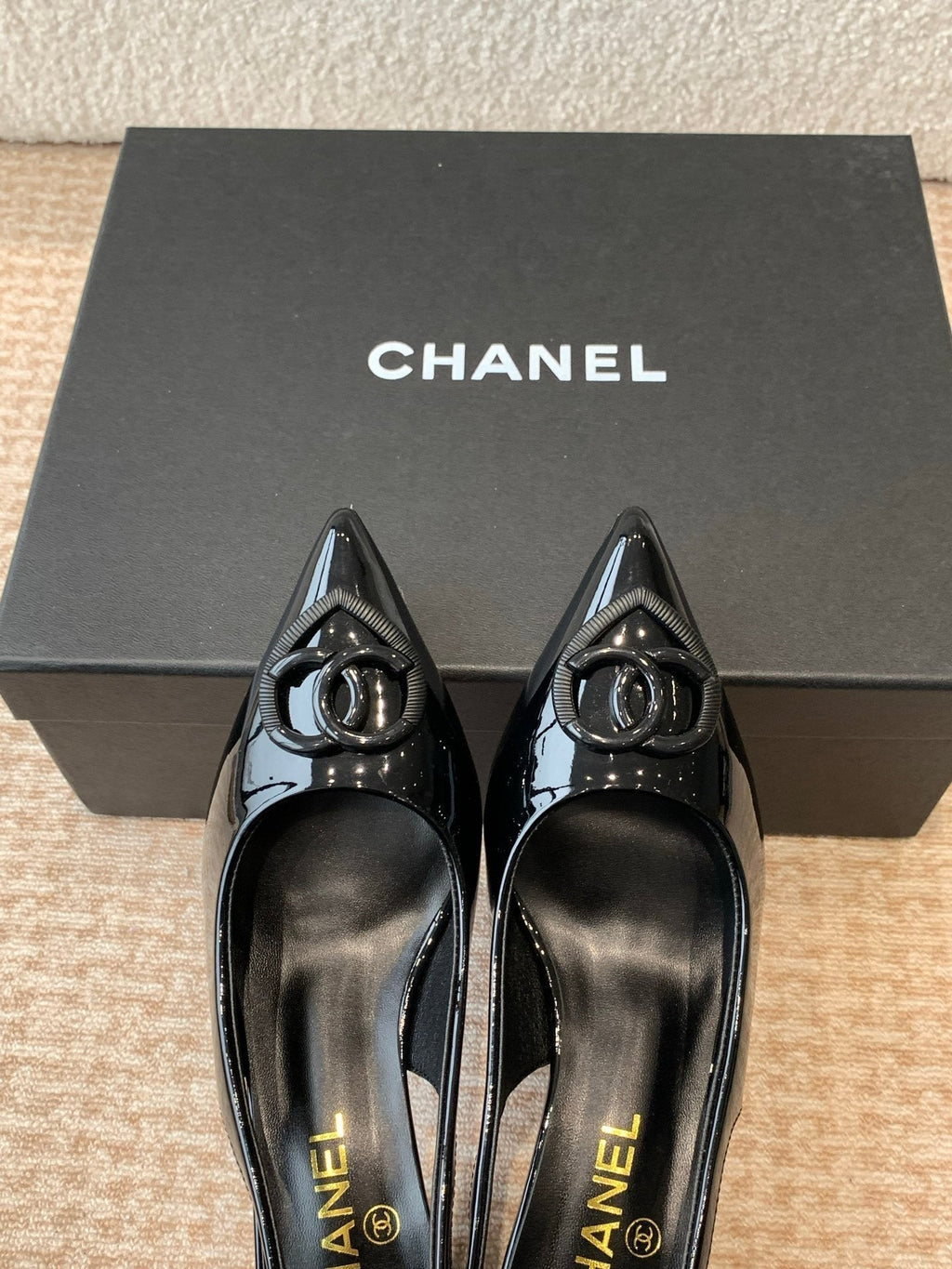 CHANEL MID-HEEL SLINGBACKS IN BLACK PATENT CALFSKIN