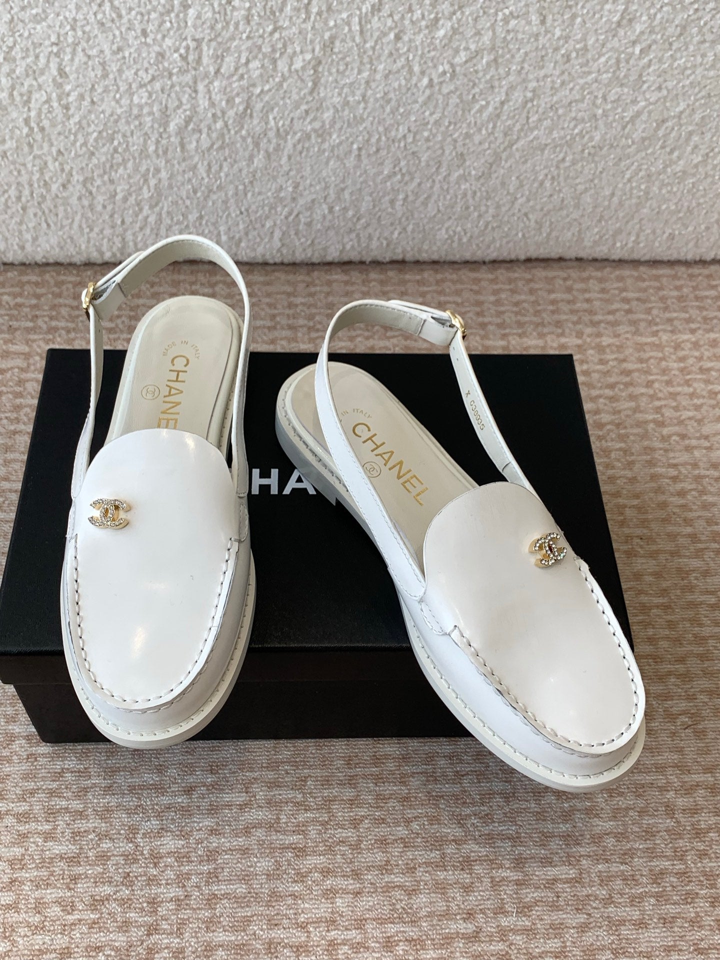 CHANEL MOASIN SLINGBACK IN WHITE PATENT CALFSKIN