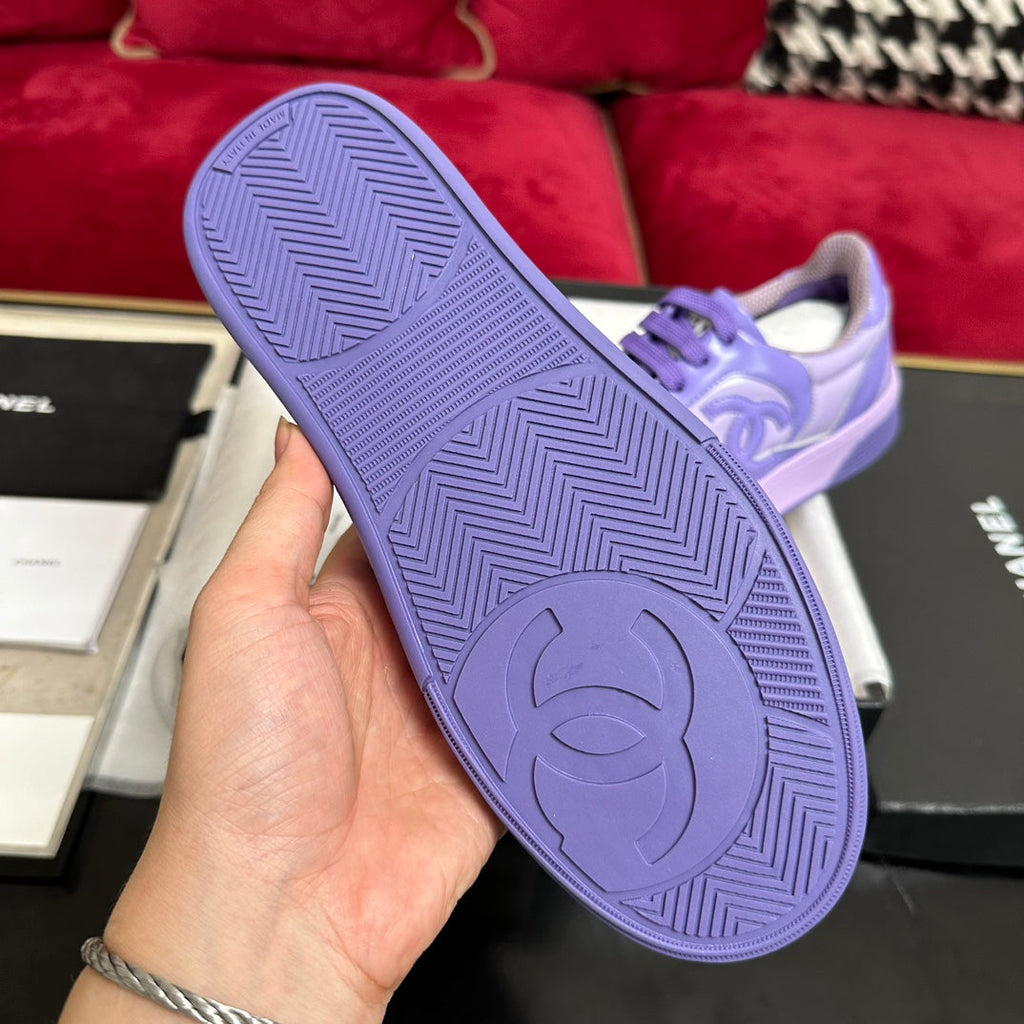 CHANEL TRAINERS IN LIGHT PURPLE SHINY CALFSKIN