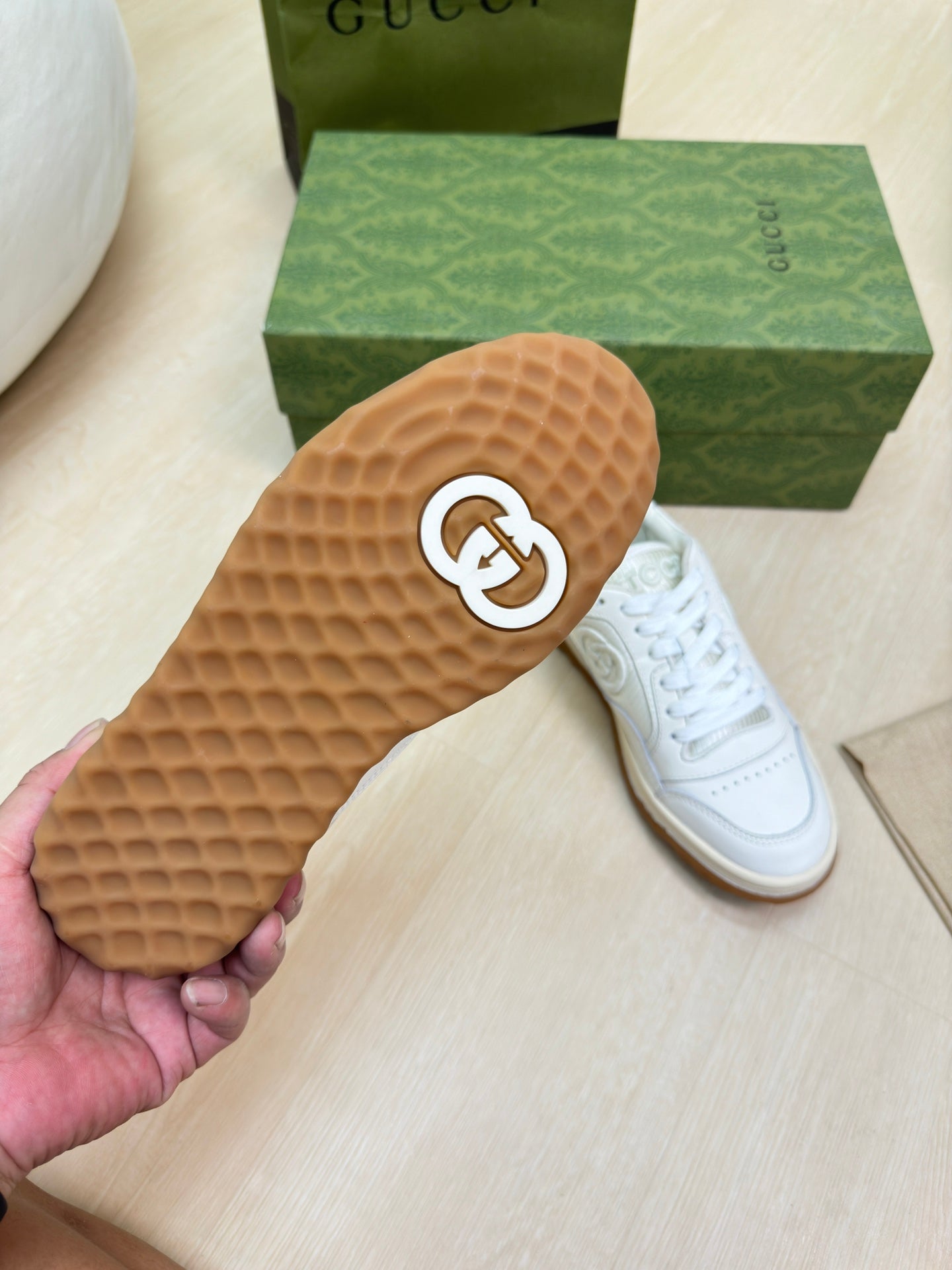 GUCCI INTERLOCKING G SNEAKER WHITE BEIGE CALFSKIN AND FABRIC