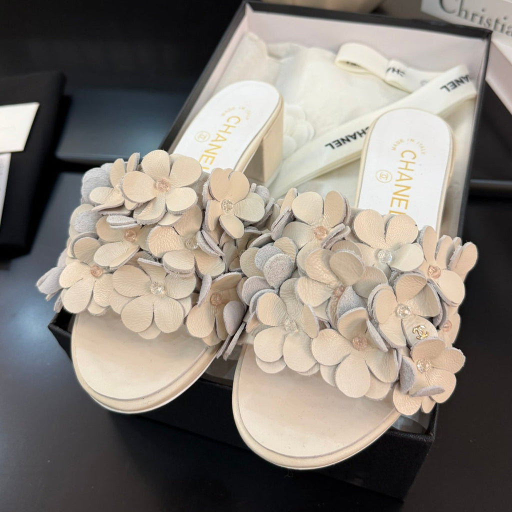 CHANEL MID HEEL 45 MM MULE IN WHITE CALFSKIN