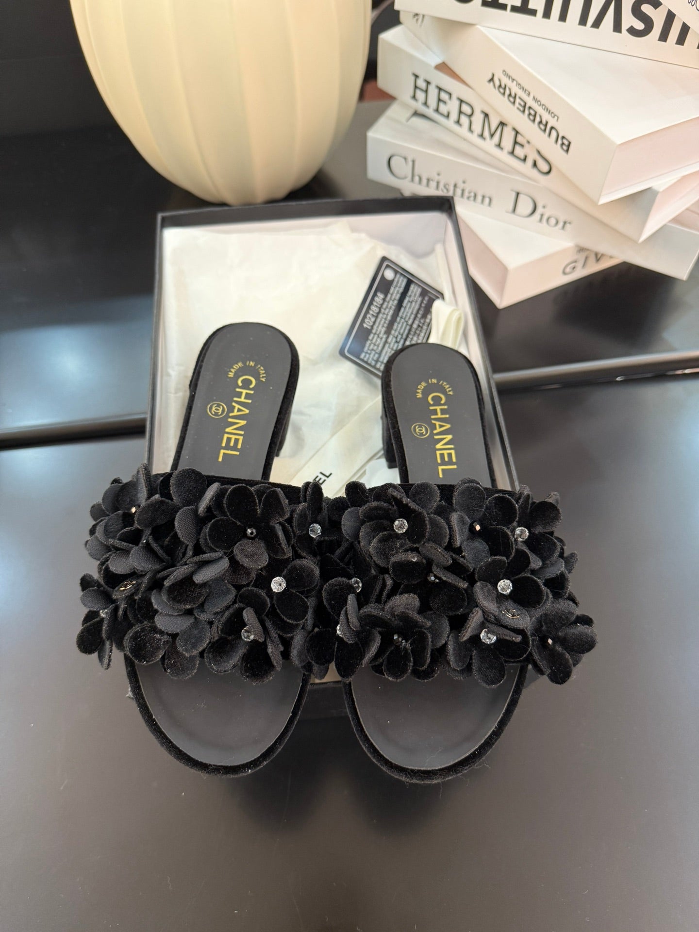 CHANEL MID HEEL 45 MM MULE IN BLACK VELVET