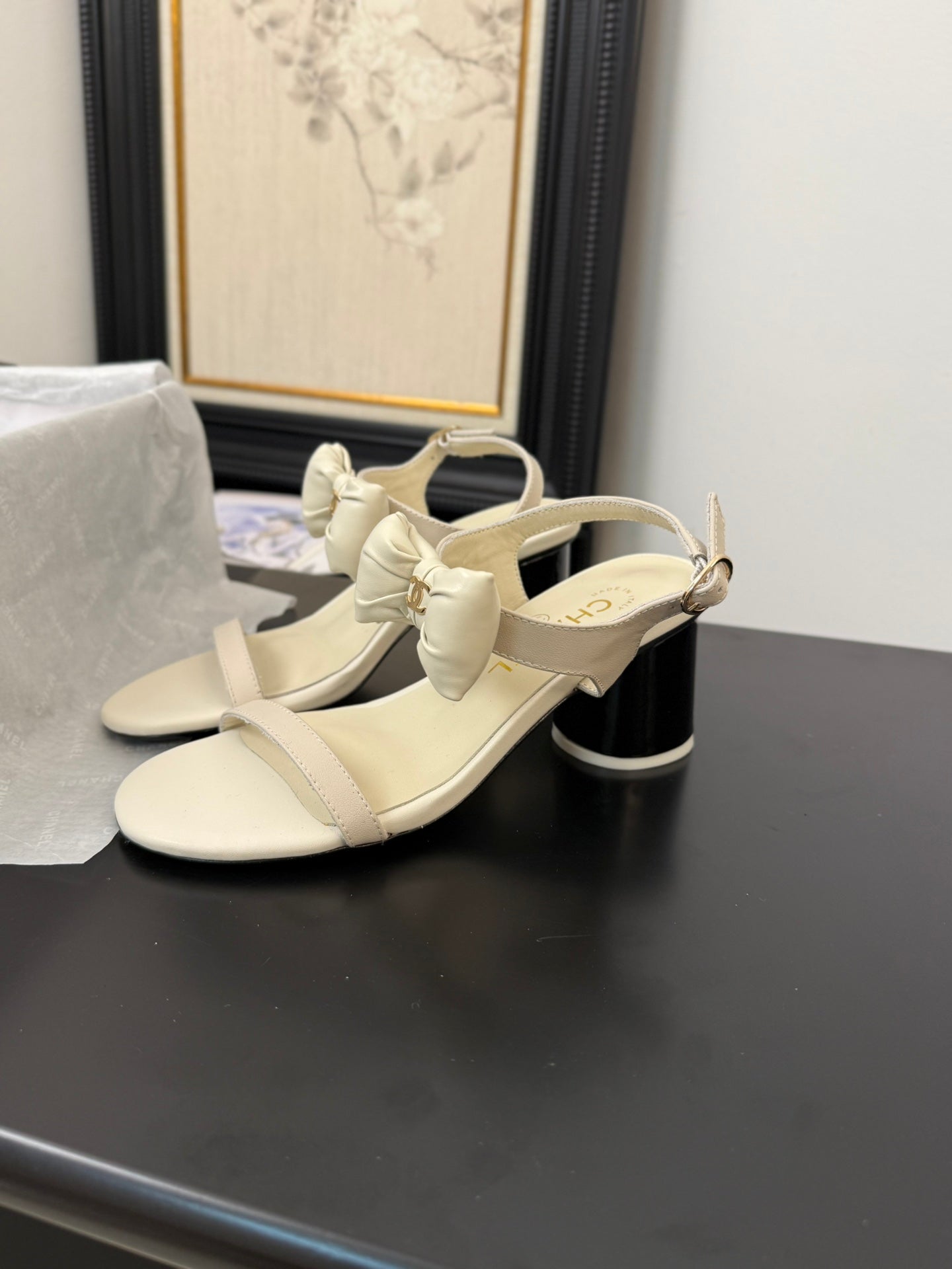 CHANEL MID HEEL SANDALS IN WHITE CALFSKIN WITH BOW