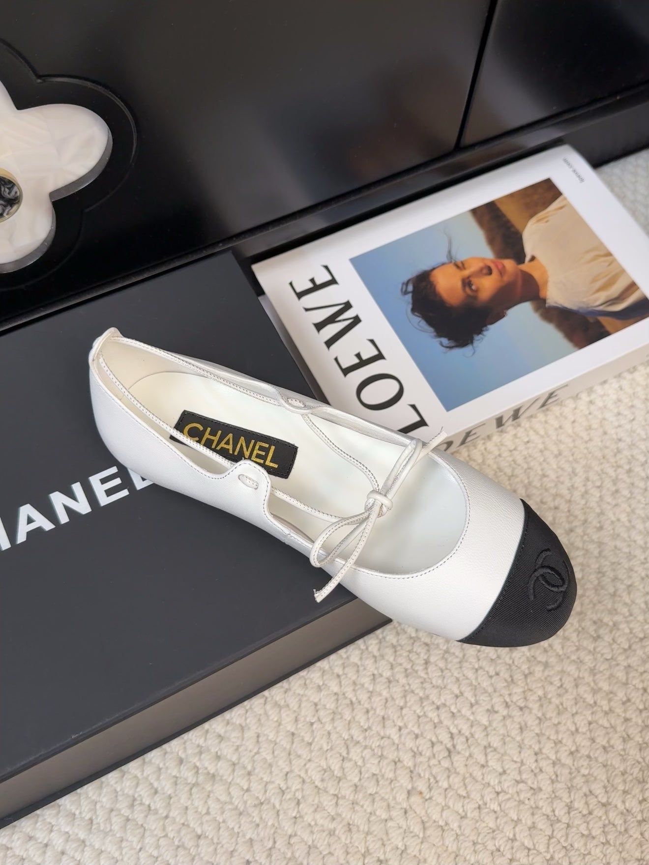 CHANEL FLAT MARY JANE PUMPS IN WHITE LAMBSKIN MIX BLACK FABRIC